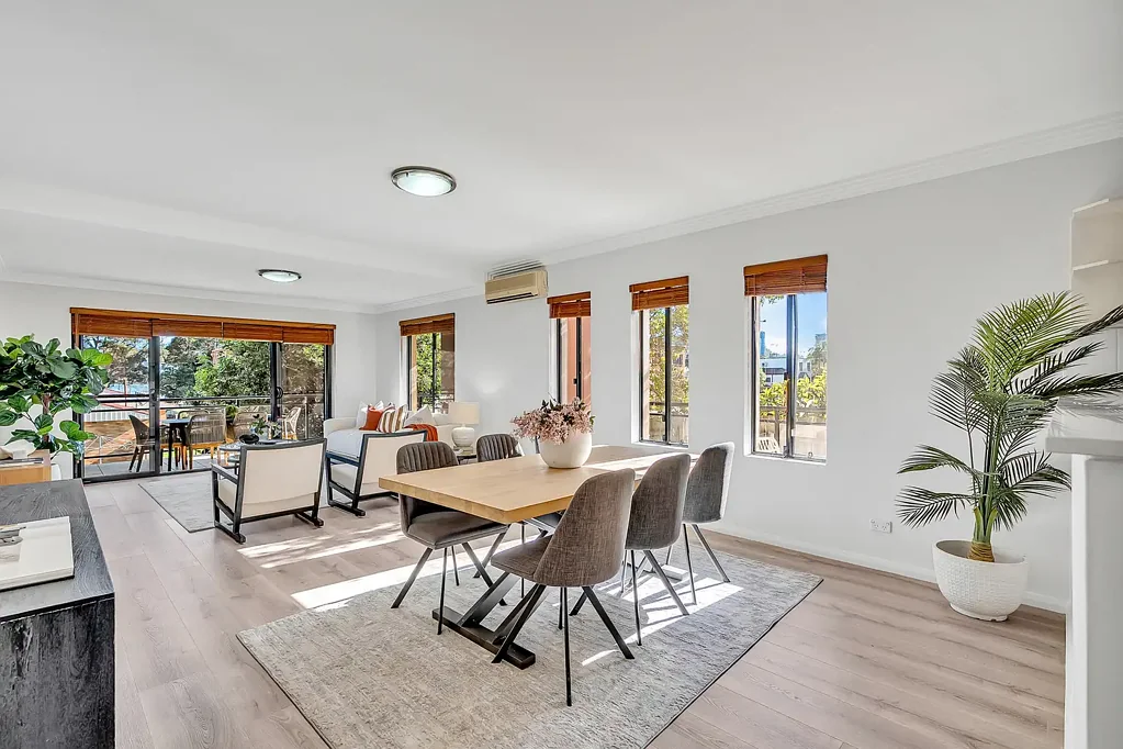 2/1 Lynn Avenue, Point Frederick, NSW 2250