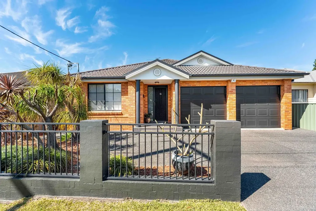 New Lambton 4部屋 Spacious Family Living in a Sought-After Location