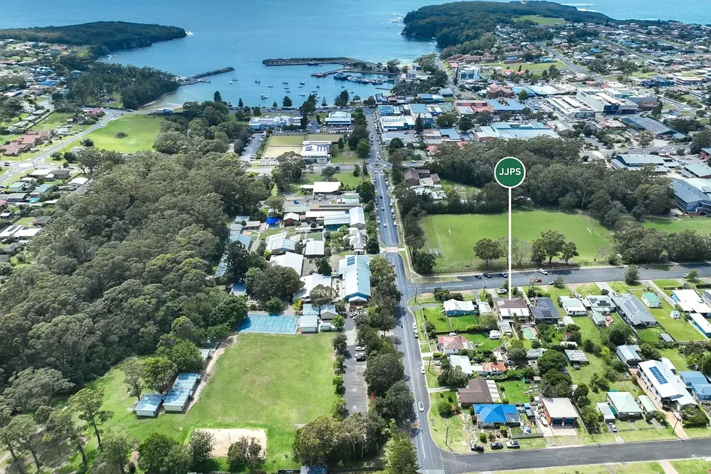 Ulladulla 4 Bedroom Coastal Living Meets Income Potential – Spacious Family Home with Airbnb Setup