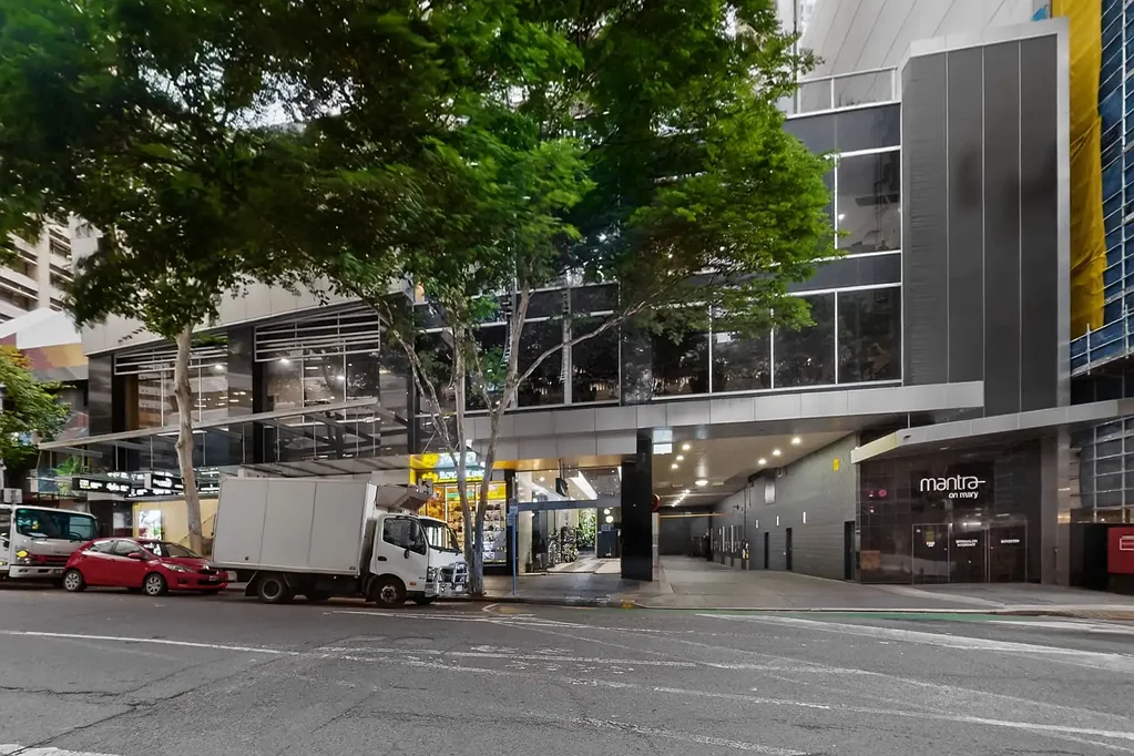 $670/week - Partly Furnished 1 bedroom + Study - Brisbane CBD