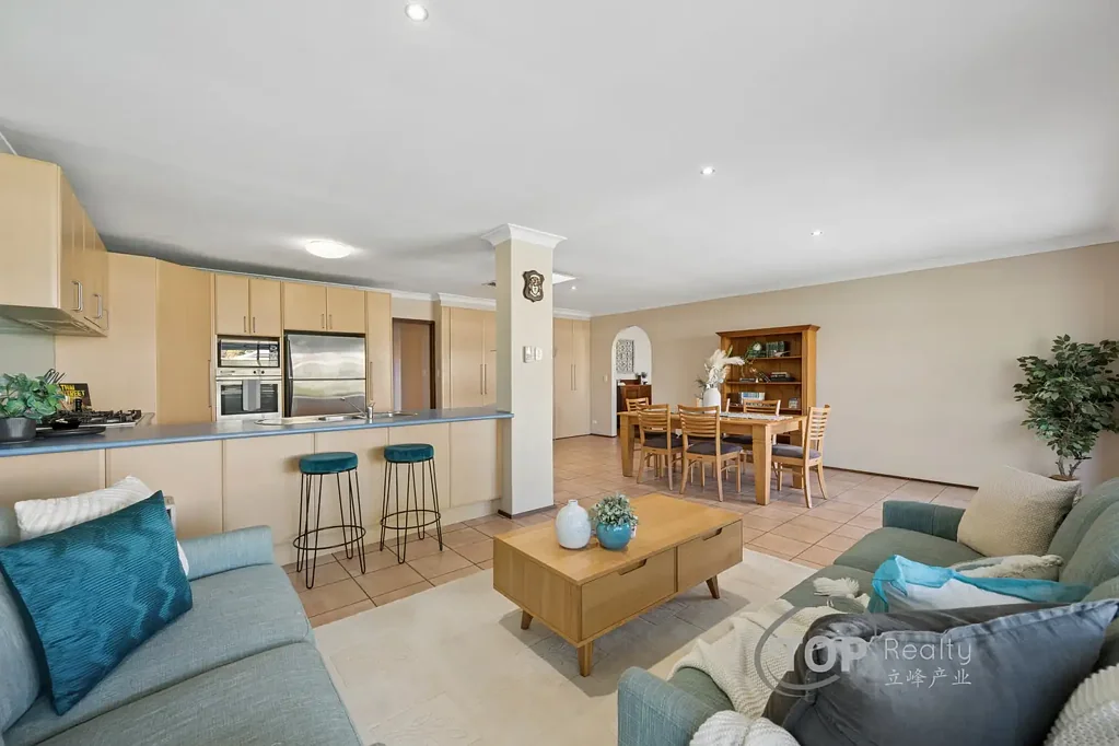 Bull Creek 4房  NEW PRICE! FABULOUS FAMILY HOME IN PRIME OBERTHUR PRIMARY ZONE LOCATION
