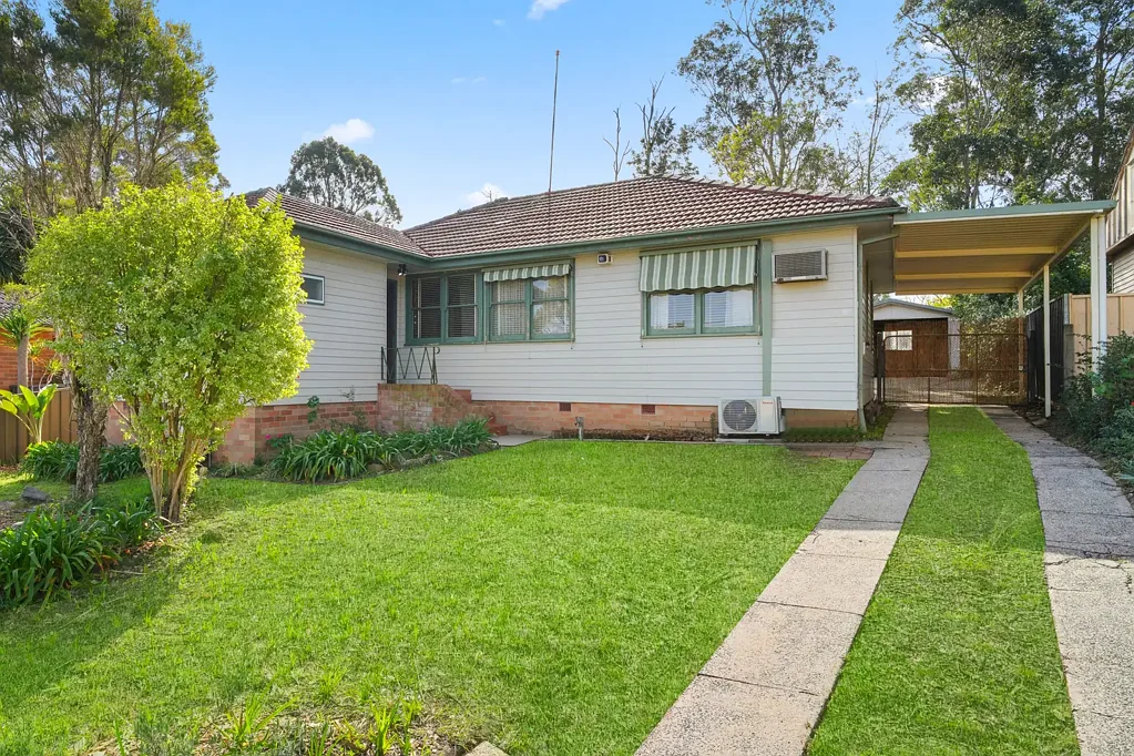 42 Bulolo Drive, Whalan, NSW 2770