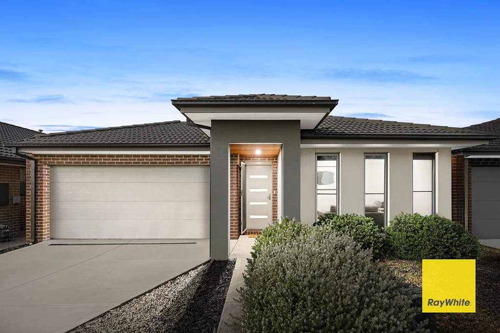 Mickleham 3બેડરૂમ Stylish Family Living with Multiple Living Zones in the Heart of Mickleham