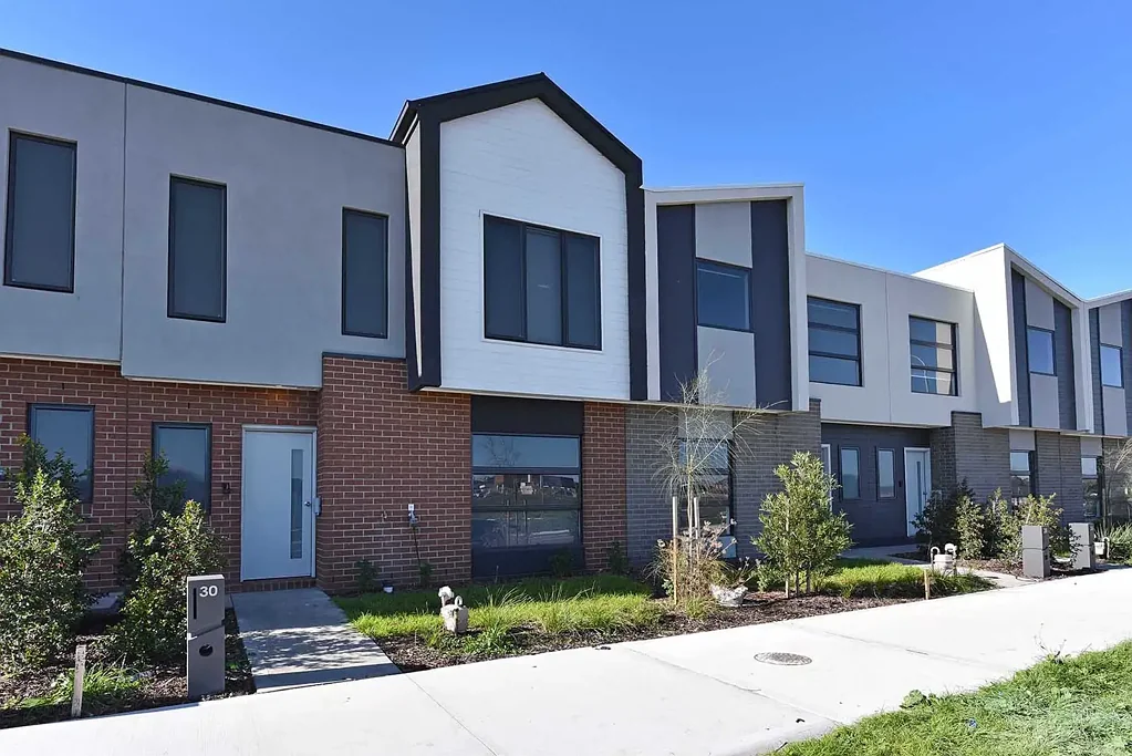 3-Bedroom Townhouse in Prime Greenvale Location