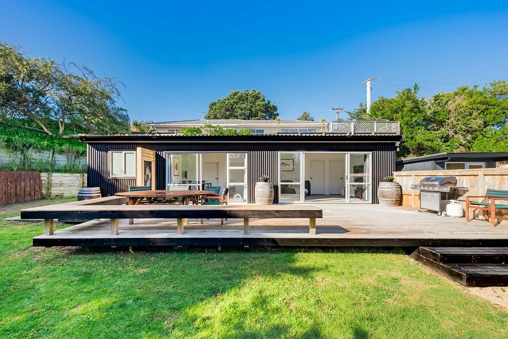 Paraparaumu Beach 3 Slaapkamer This one has had a serious glow up!