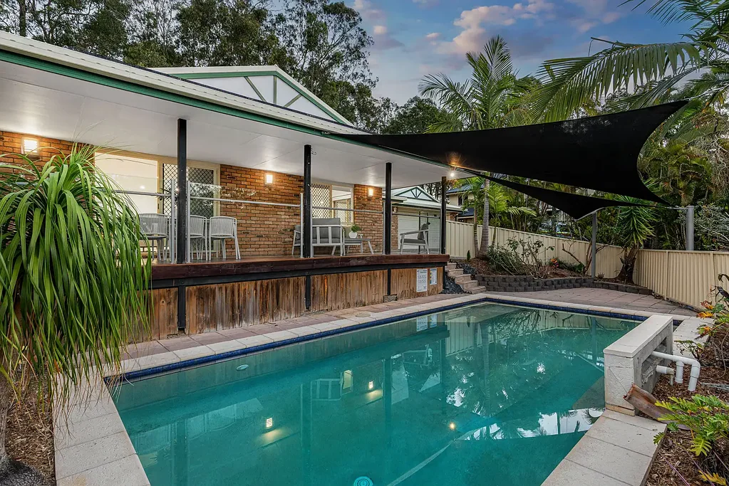 Ferny Grove 4غرفة نوم Elevated Living with Pool in Ferny Grove