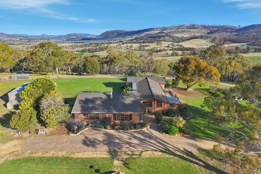 Campania 4Habitaciones 'Nowra House' - Private Rural Holding with Exceptional Outlook
