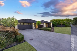 10 Pohutukawa Parade, Riverhead