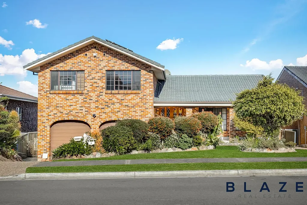 Edensor Park 5Kwarto Double Brick | Split Level Beauty