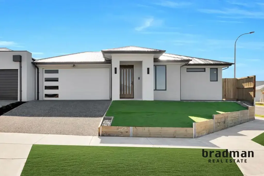 Sunbury 4 Bedroom Brand New Luxury Family Home - A True Statement of Style