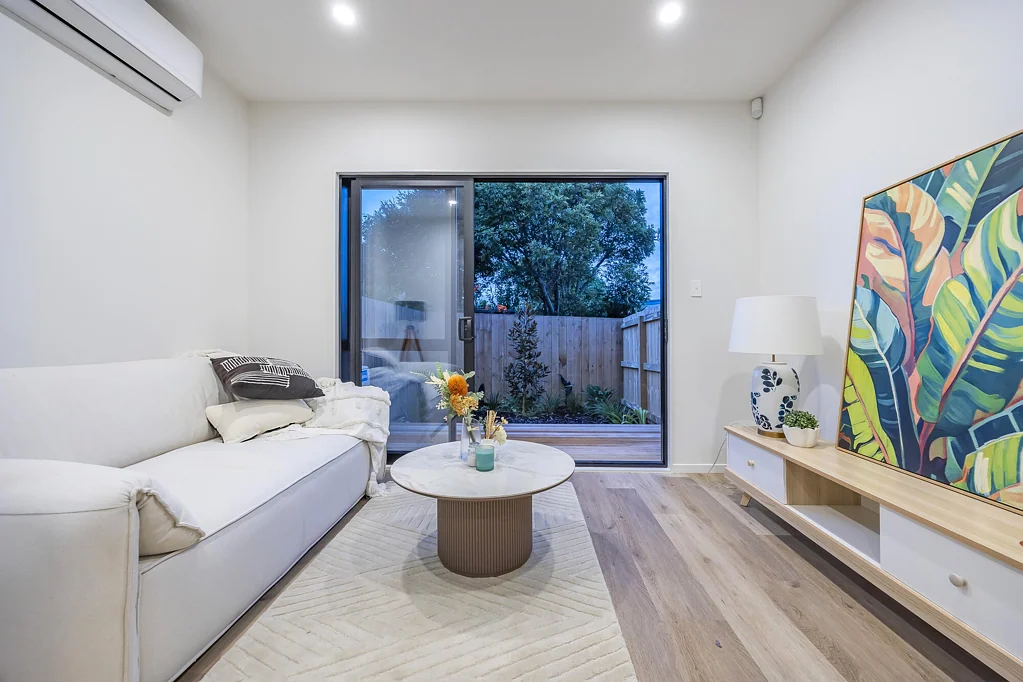 Mangere Bridge 2ห้องนอน Urgent Sale The Cheapest 2-Bdrm in Mangere Bridge!