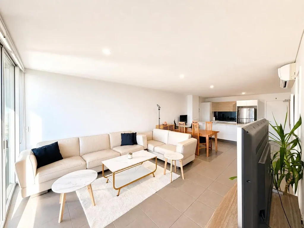 Fully Furnished Resort Style Apartment In Bundall