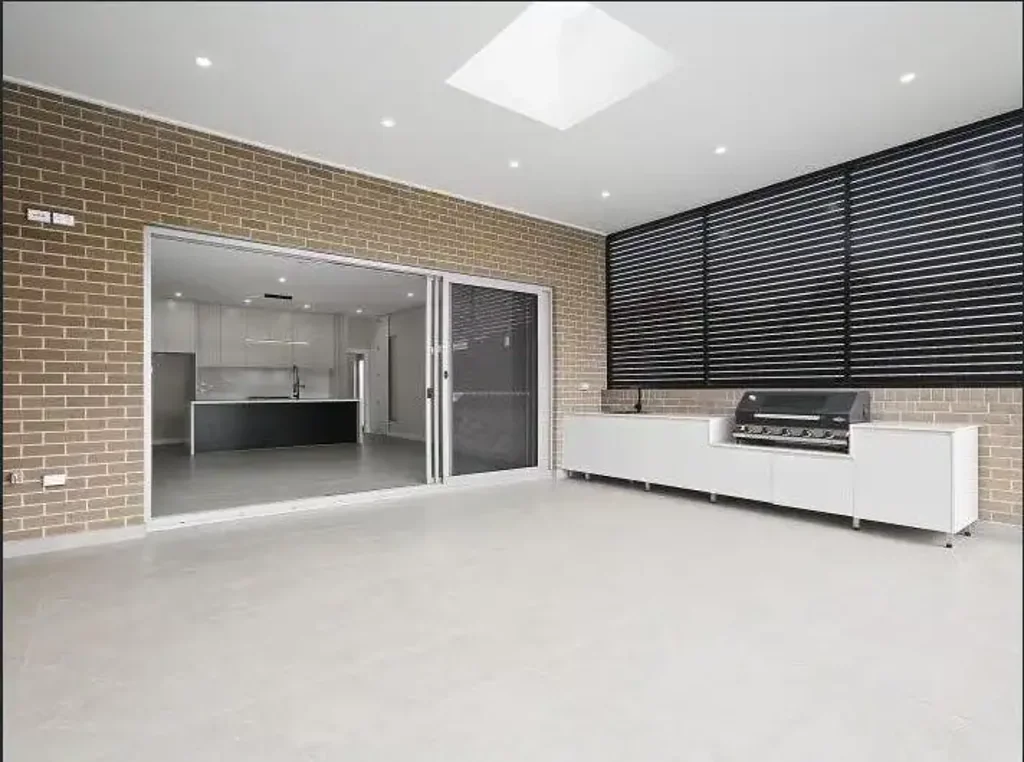 Near New Ultra Modern