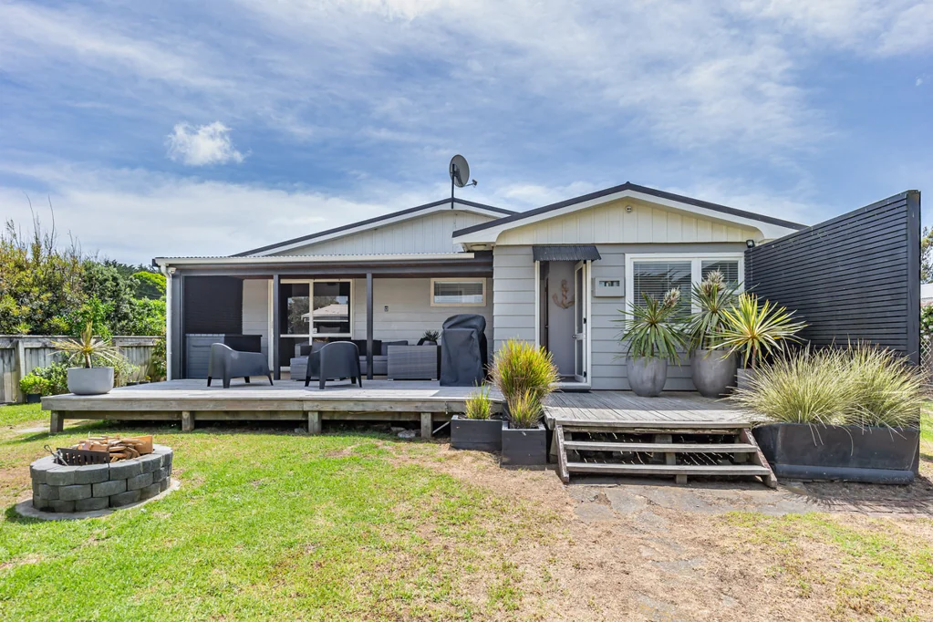 Waitarere Beach 3房  Fresh and modern