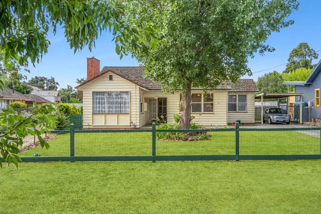 25 Moore Street, Colac, VIC 3250