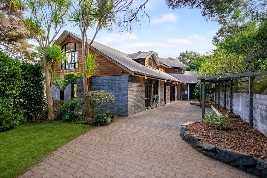 Greenhithe 4Moenga Serious sellers. Serious opportunity. Act Now.