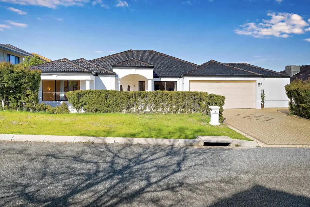 Dianella 4ਬੈੱਡਰੂਮ Spacious Family Residence in a Prime Dianella Location