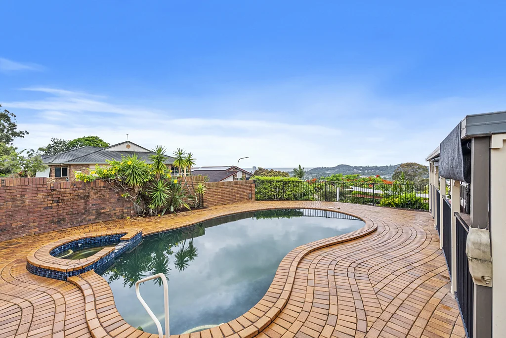 82 Doubleview Drive, Elanora, QLD 4221