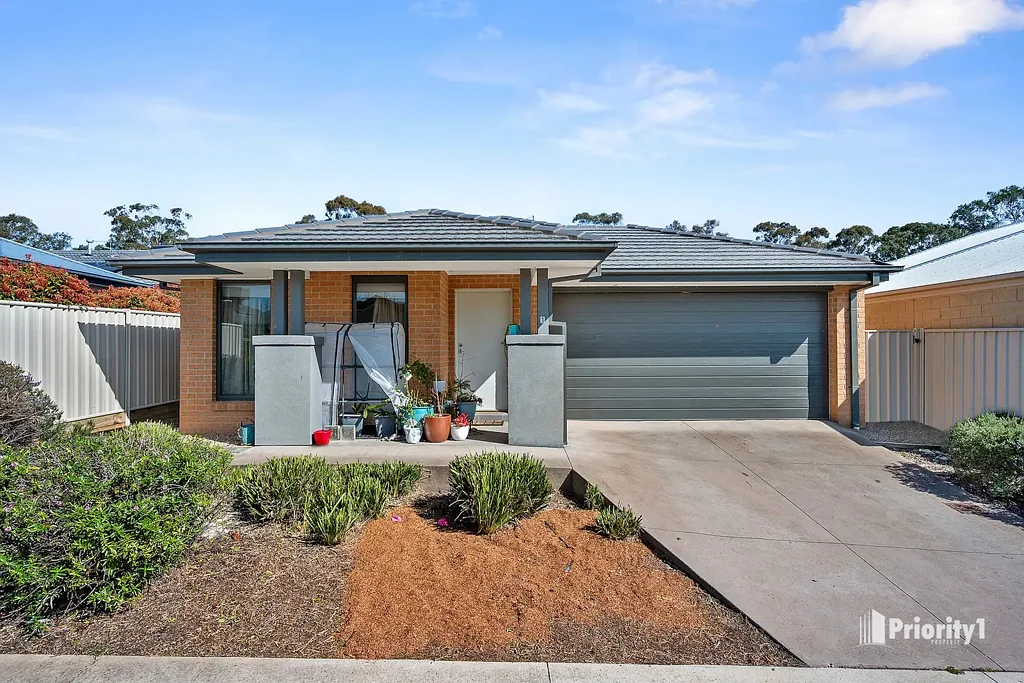 Spacious 4 bedroom Home in Kangaroo Flat