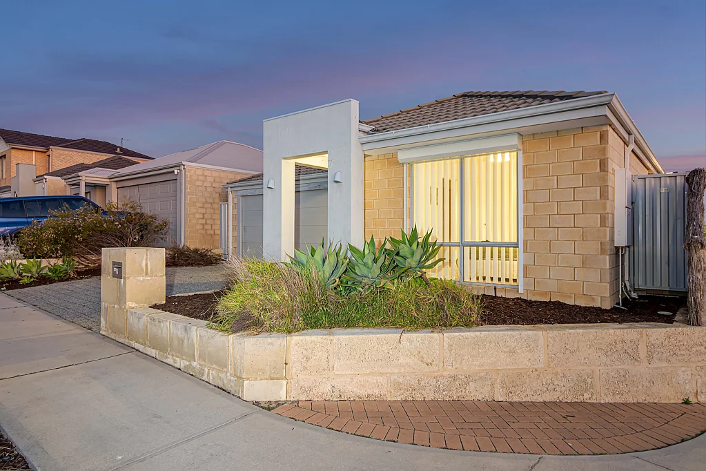 2 Altrincham Grove, Butler, WA 6036