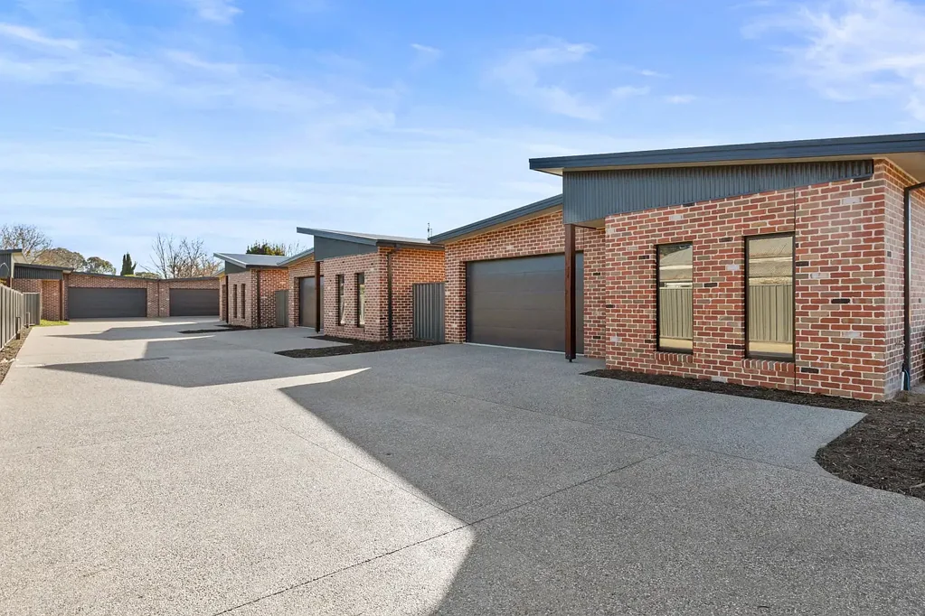 Bright, modern unit in the heart of town!