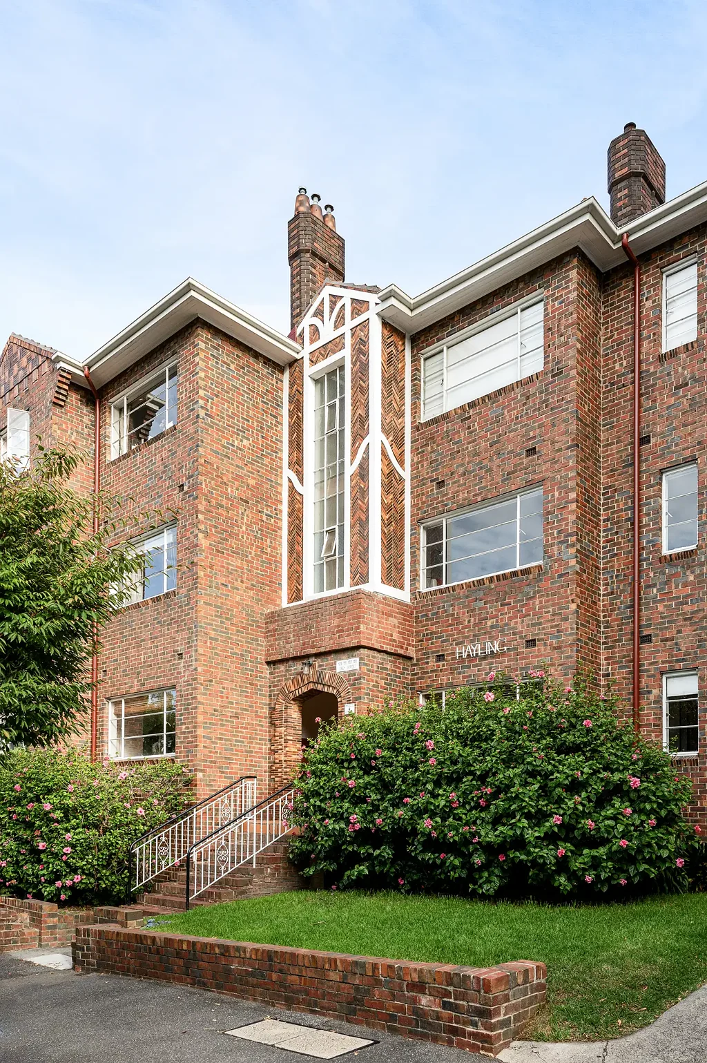 East Melbourne 1 Slaapkamer Art Deco Charm in a Prestige Pocket