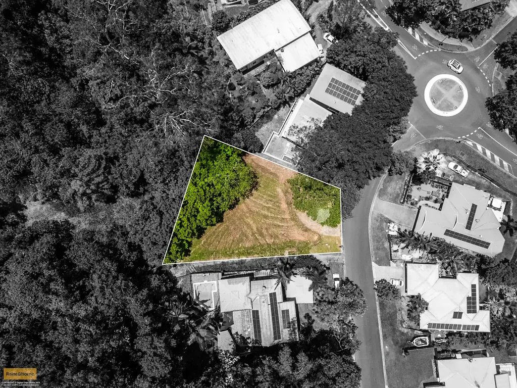 Bentley Park  Relaxing Views from this Beautiful 822m² Block