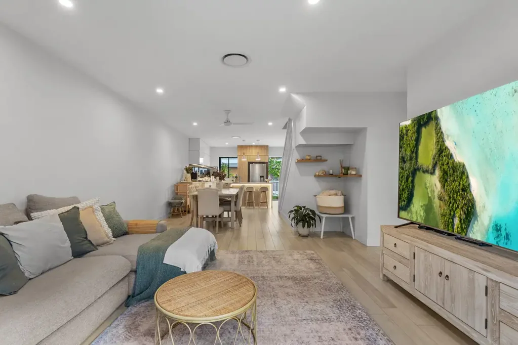 Wynnum West 4Kwarto Parkside Townhouse Living Steps from School and Plaza