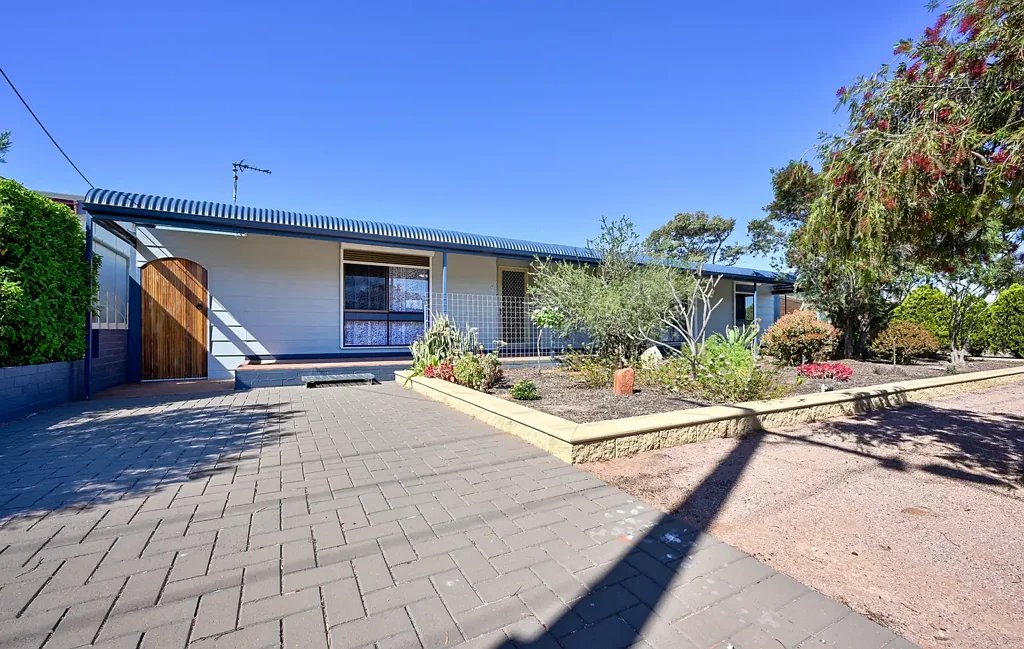 Port Augusta West 2房  Well Appointed Home with Excellent Shedding and Outdoor Space