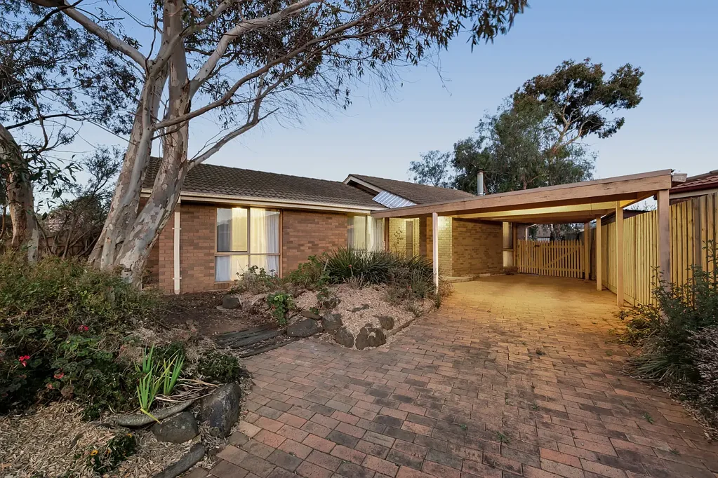 Werribee 3房 宽敞558平米地块 便捷Werribee区位 精心维护花园 实用三卧设计 宽敞后院空间 低维护投资优选 Perfect as a family home or an astute investment in your future!