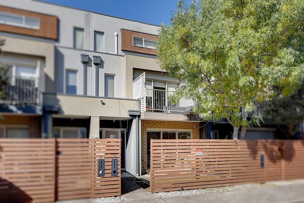Caroline Springs 3ห้องนอน Space and Low-Maintenance Living in a Prime Location!
