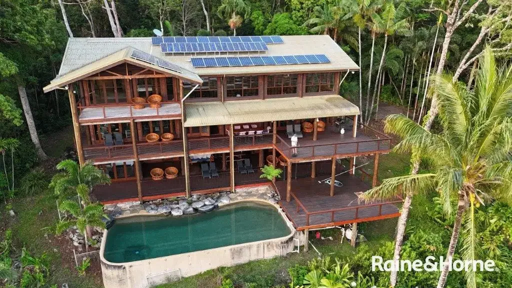 Daintree 3कमरा Magnificent Timber and Glass Mansion with outstandng  ocean views.