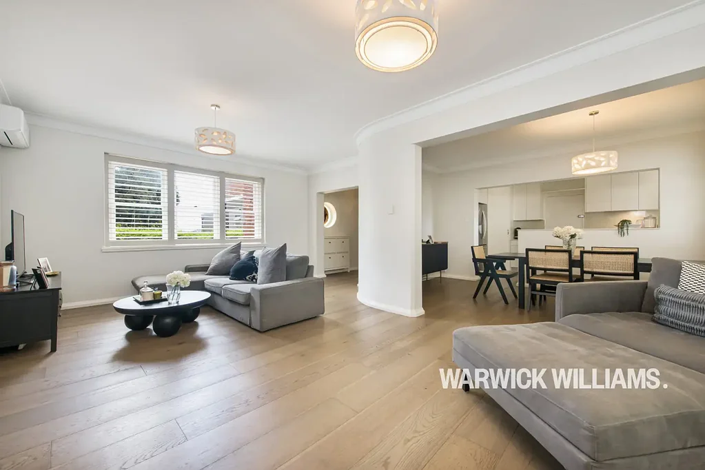 EXCLUSIVE HARBOURSIDE LIVING – LUXURY, SPACE & CHARM