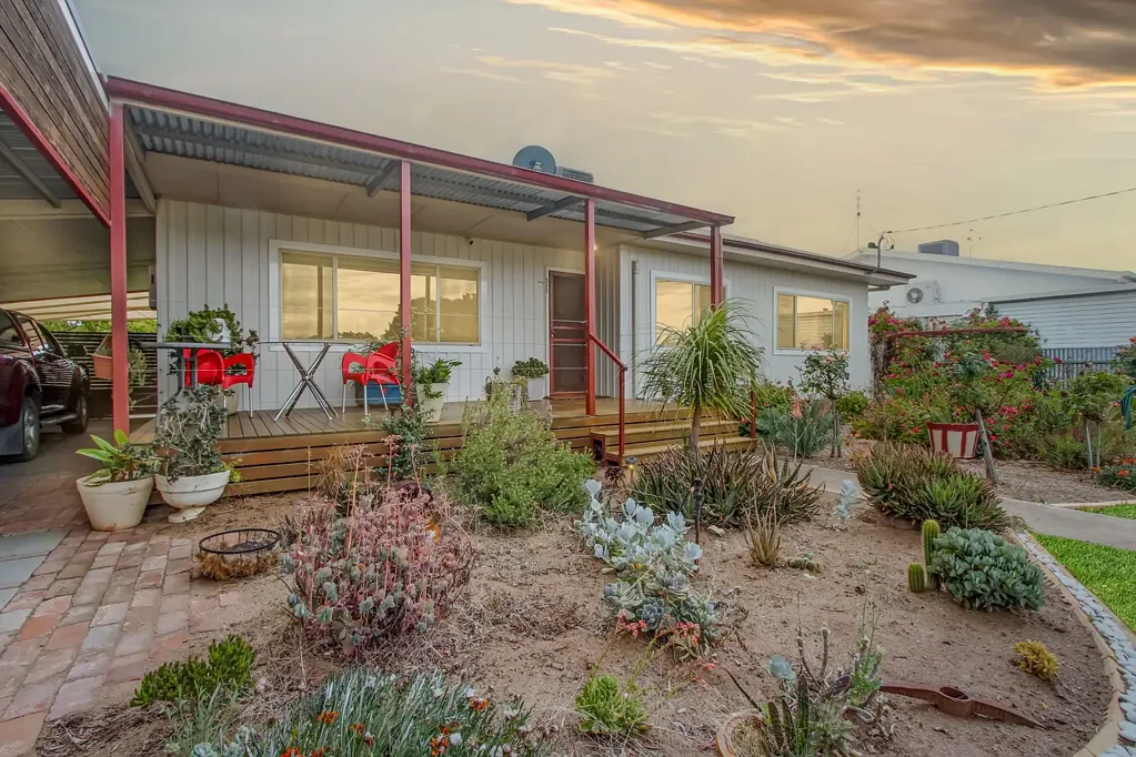 317 Church Street, Hay, NSW 2711