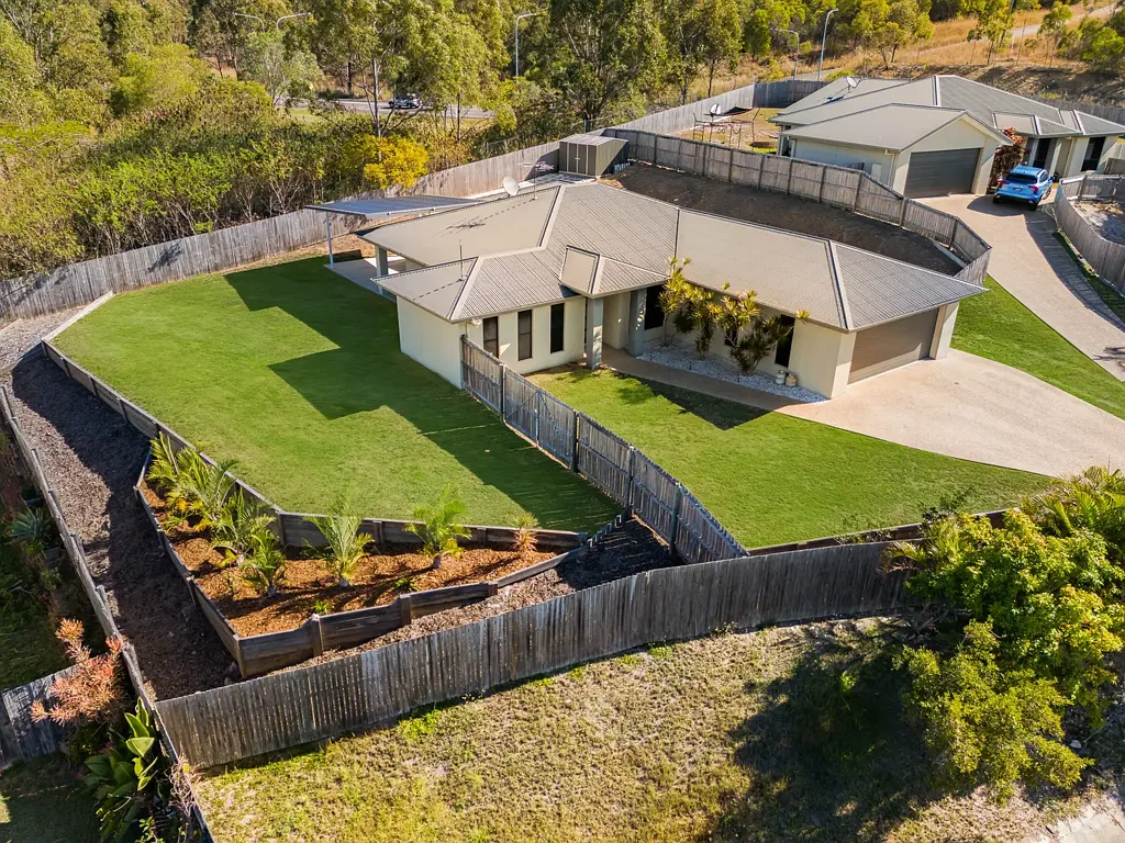 Glen Eden 4房  FAMILY HOME WITH DUCTED AIRCON, SIDE ACCESS & 1,120M2 BLOCK!!