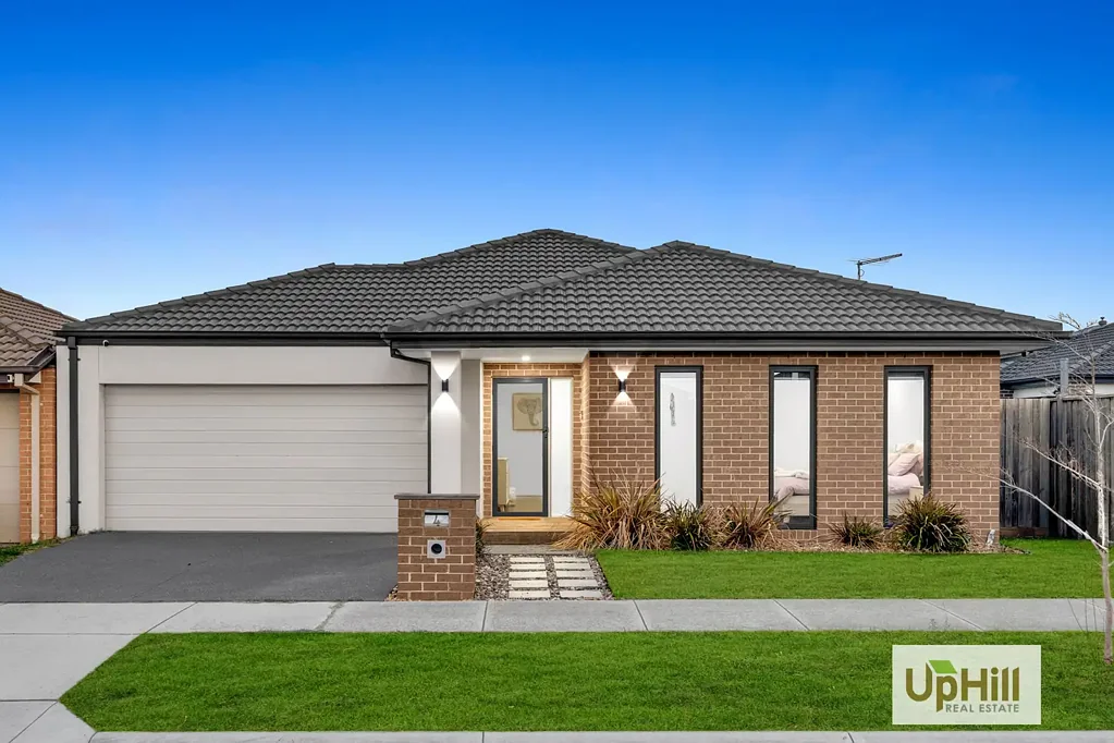 4 Bazadaise Drive, Clyde North, VIC 3978