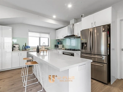 1/8 Berry Avenue, Mitcham, VIC 3132, 3 chambres, 2 salles de bain, Townhouse