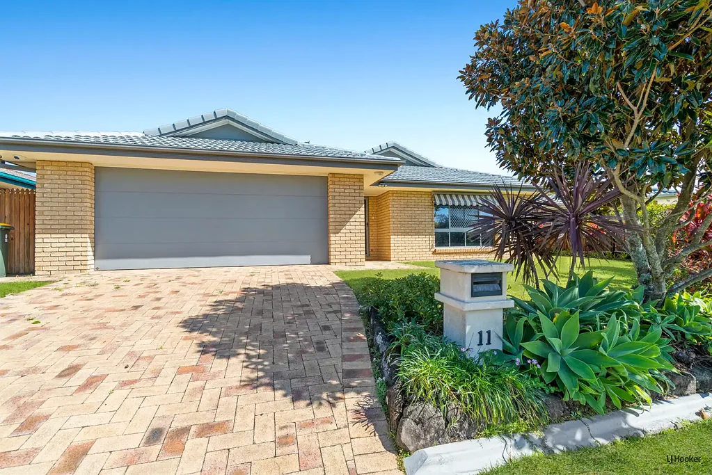 IMMACULATE 3 BEDROOM HOME IN PRIME BANORA POINT LOCATION