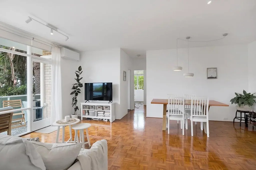 Generous Open Plan Renovated Beach Pad