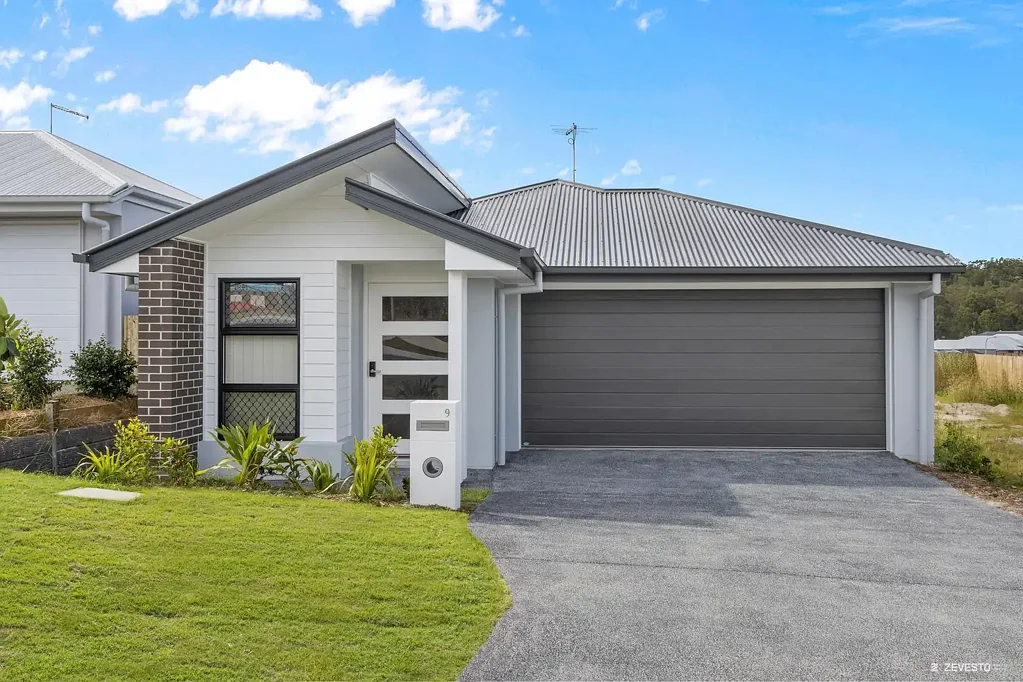 Brand New Family Home with Modern Finishes & Solar Power