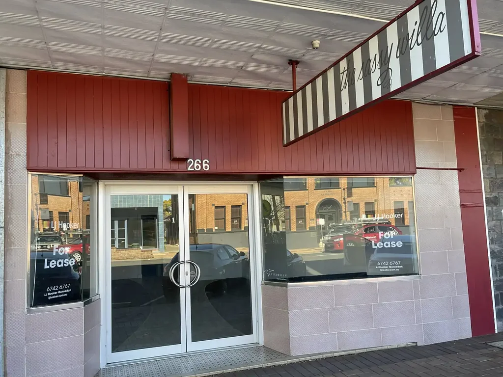 COMMERCIAL/RETAIL - PRIME MAIN STREET FRONTAGE