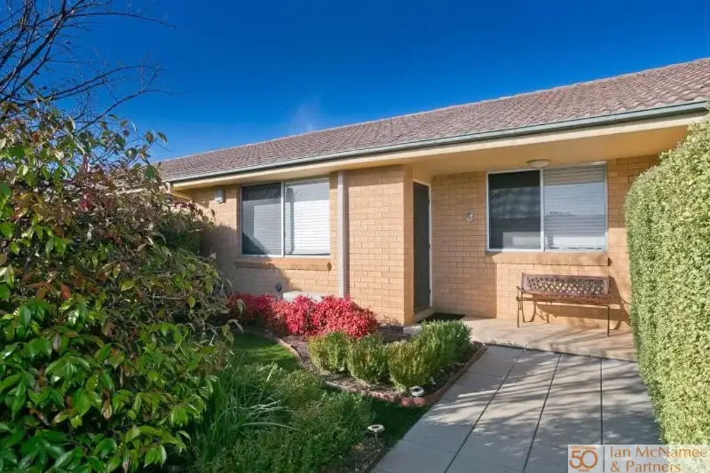 Naturally Bright & Low-Maintenance Two-Bedroom Townhouse