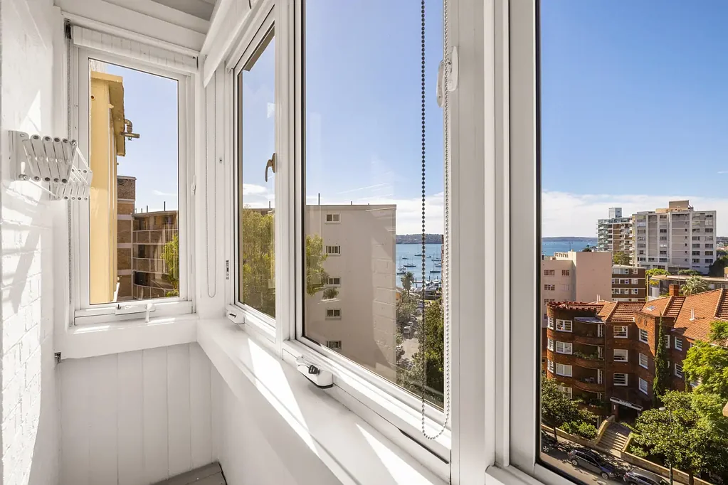 North Facing Art Deco 1 Bedroom with Harbour Views