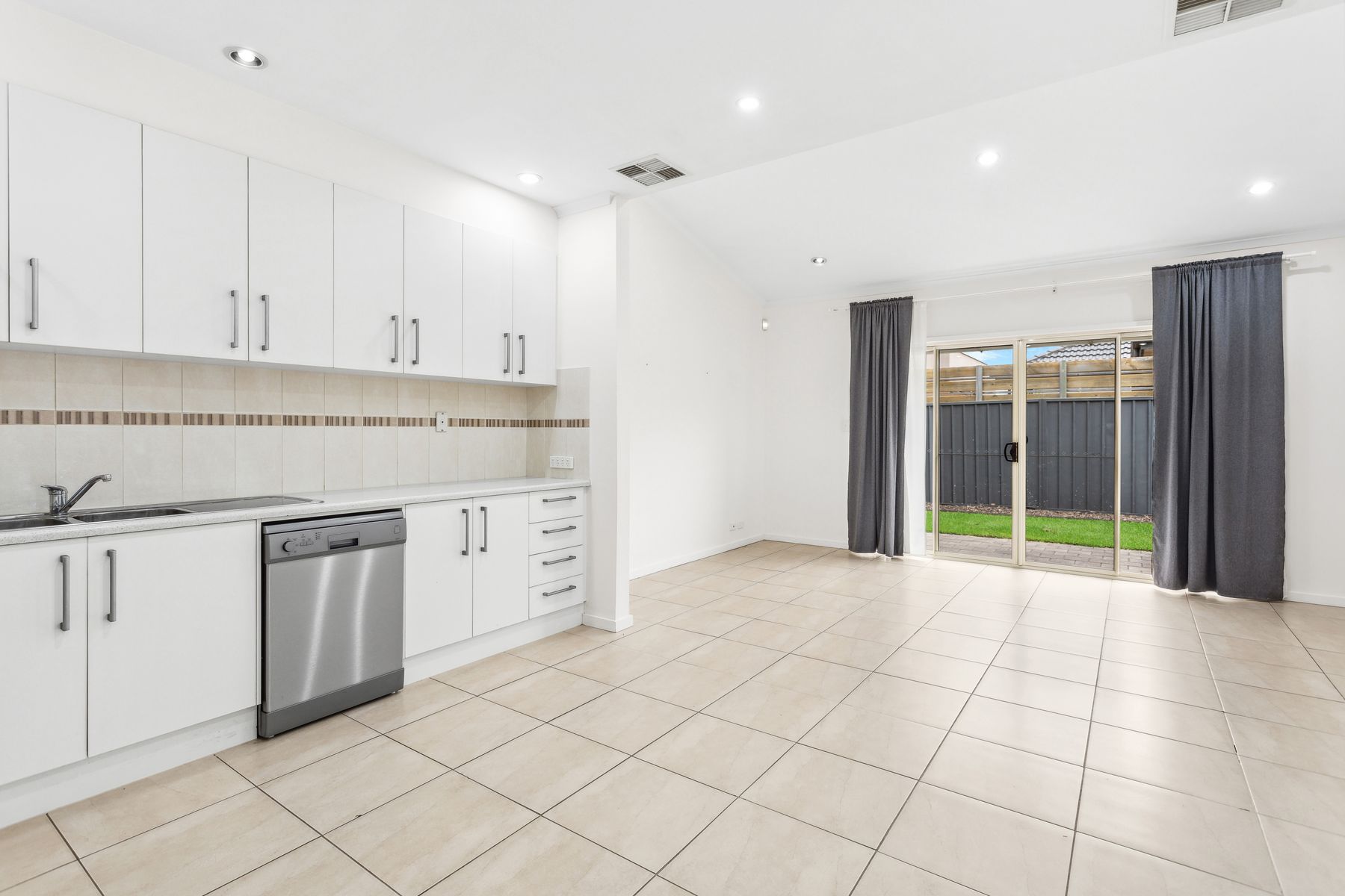 4 WEIRA ST, MAWSON LAKES SA 5095, 0 ห้องนอน, 0 ห้องน้ำ, Townhouse