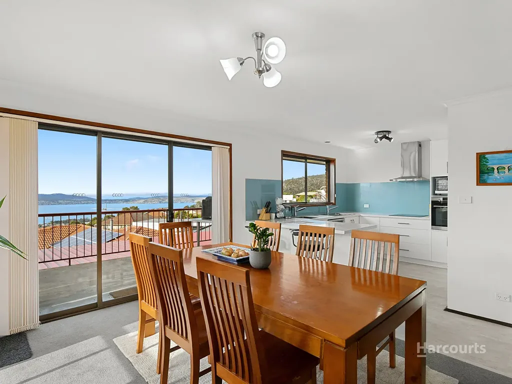 Mount Nelson 4 Bedroom Stunning Views and a Flexible Home