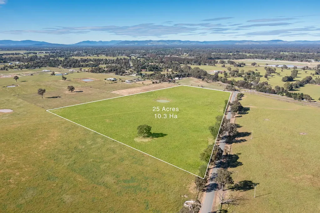 Benalla  25 acres on the outskirts of Town