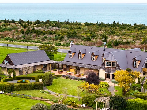 Kaikoura 7房  Land and Buildings with Income Potential