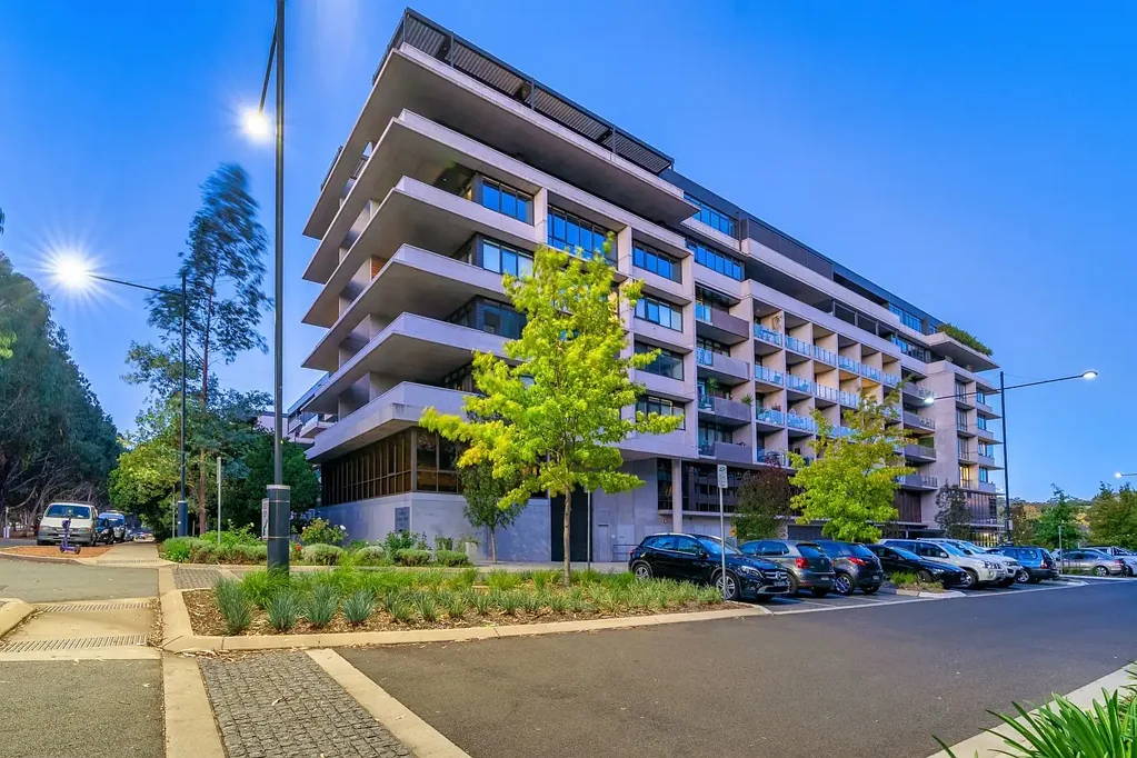 Spacious 2-Bedroom Designer Suite with Double Parking