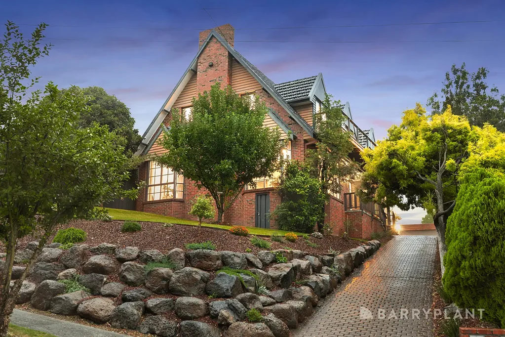 Mooroolbark 5Phòng ngủ Renovated elegance, luxury and space.