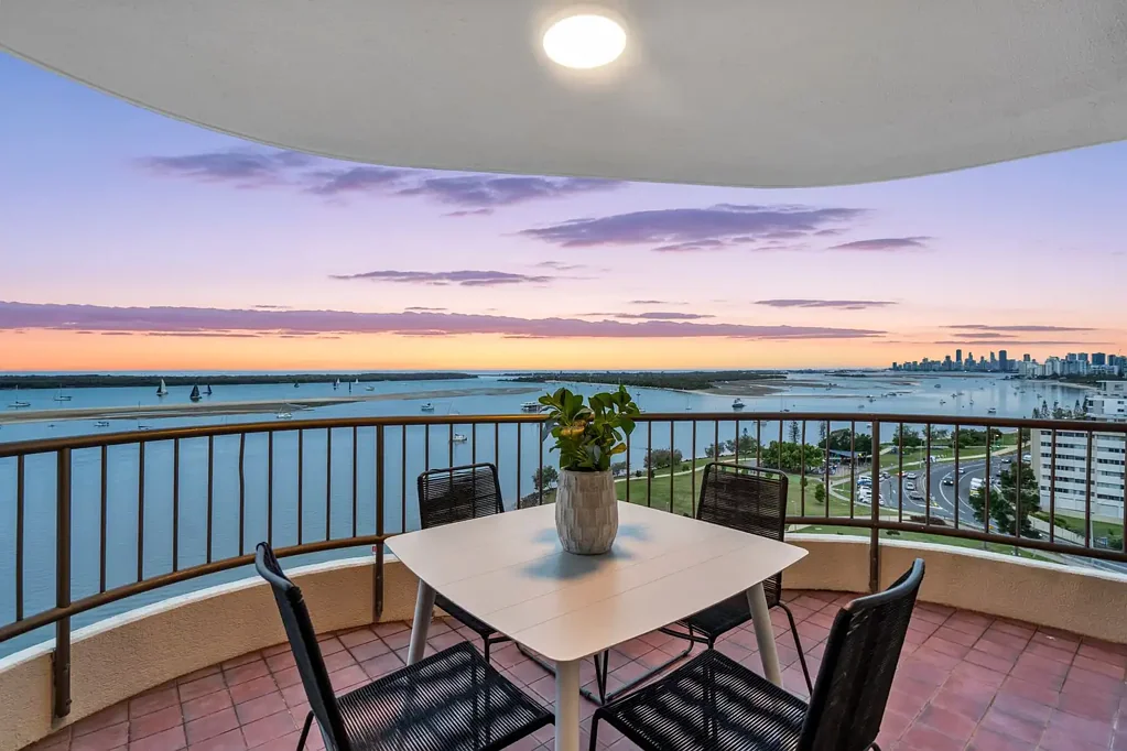 Runaway Bay 2कमरा Sky-High Broadwater Living with Spectacular Coastal Views